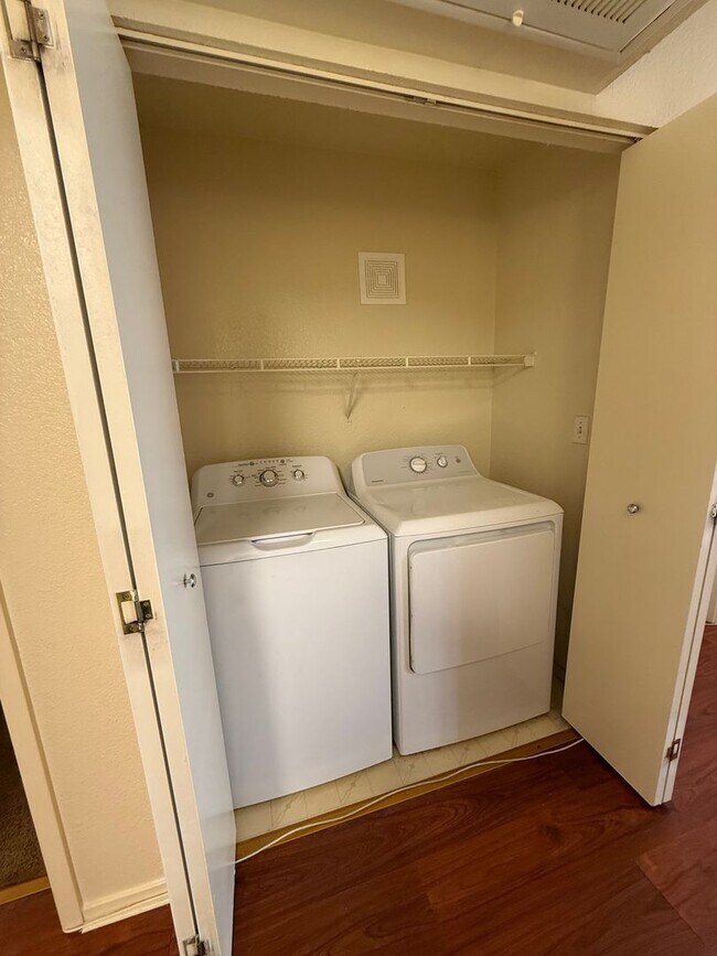 Building Photo - TWO BEDROOM TWO BATH GROUND FLOOR CORNER CONDO