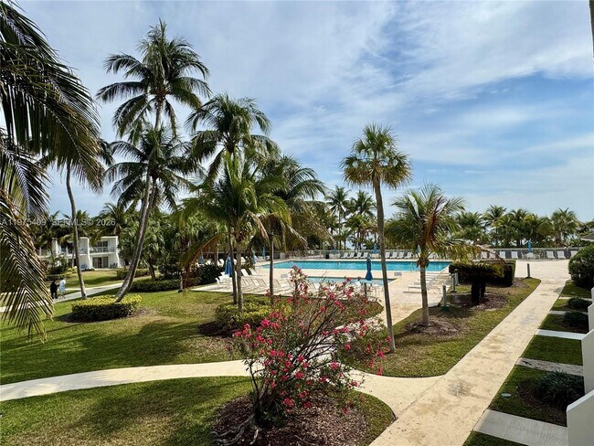 Building Photo - 881 Ocean Dr