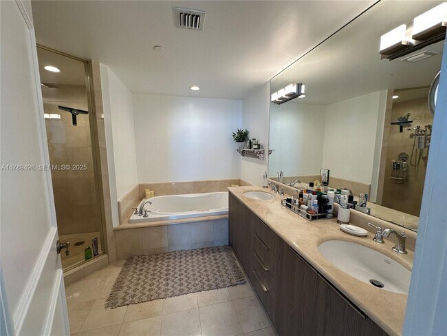 Building Photo - 2110 N Ocean Blvd