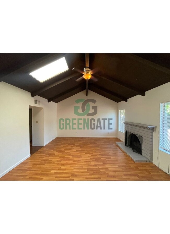 Building Photo - 3 BEDROOM 2 BATH HOME MOVE IN READY IN MODESTO!