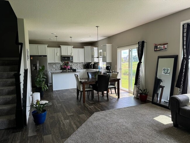 Building Photo - 4 bed house available in otsego!