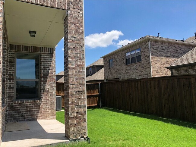 Building Photo - 4592 Titus Cir