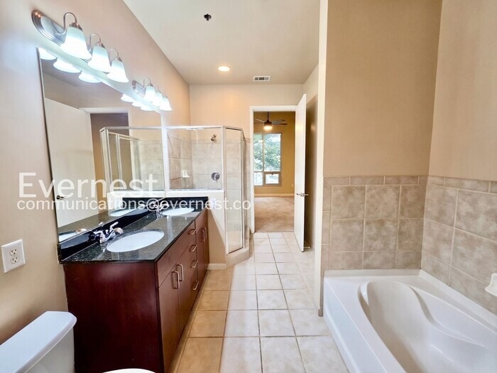 Building Photo - 711 Cosmopolitan Dr NE