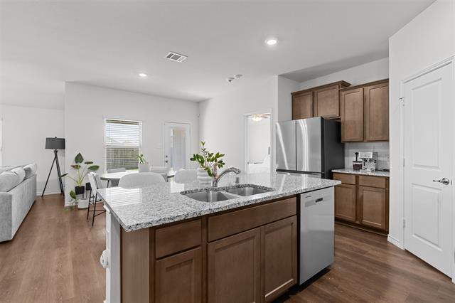 Building Photo - 1613 Sunny Grove Dr