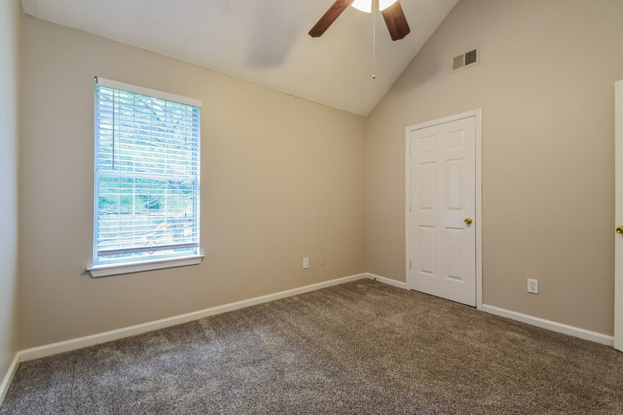Building Photo - 58 Carrie Dr