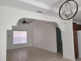 Building Photo - 2708 Presidio Dr