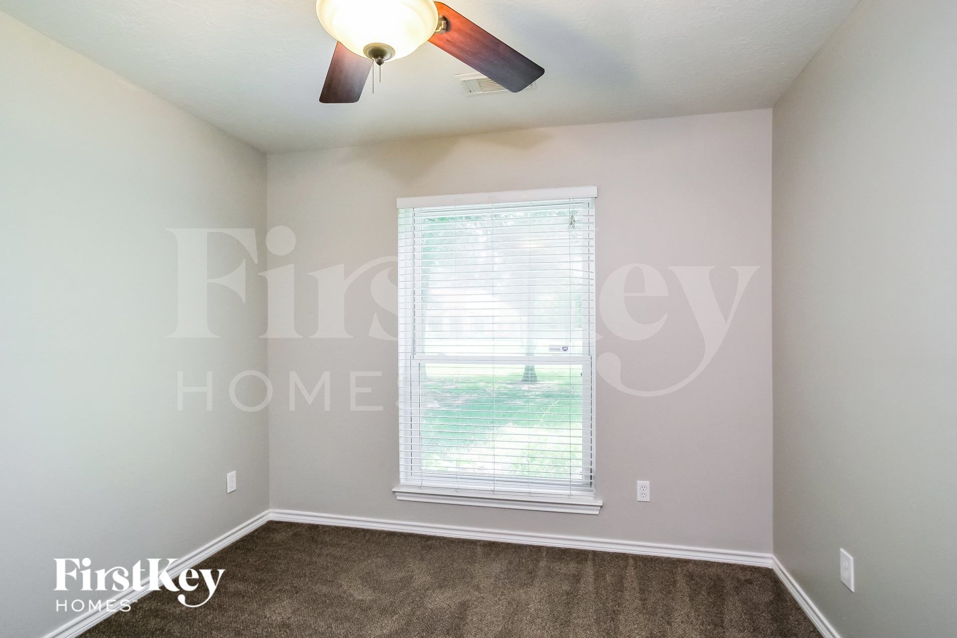 Building Photo - 503 Mesquite Dr