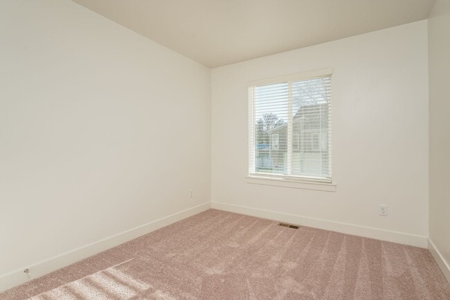 Building Photo - Spacious 3-Bed, 2.5-Bath Pet-Friendly Home with Central Air & 2-Car Garage! - Available NOW!