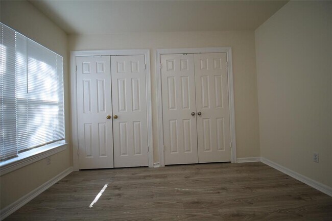 Building Photo - 1454 Forest Home Dr