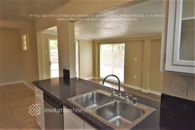 Building Photo - 13633 Fair Oaks Blvd