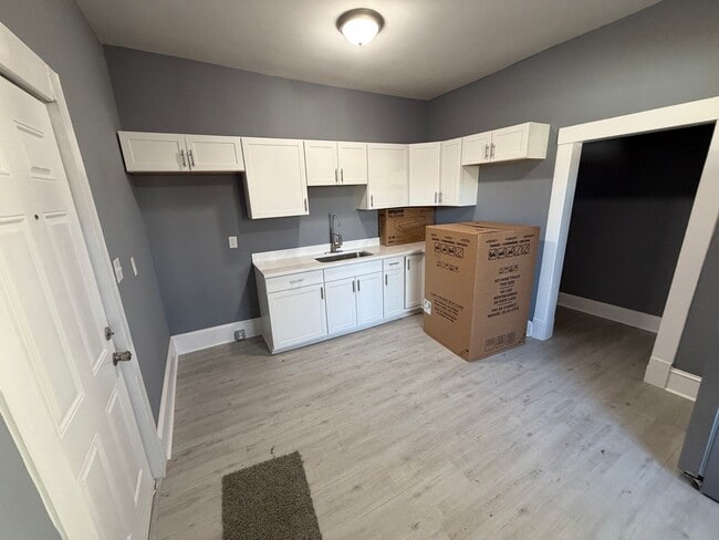 Building Photo - Amazing 7 Bedroom 2 bathroom updated home for rent in Burlington, NC