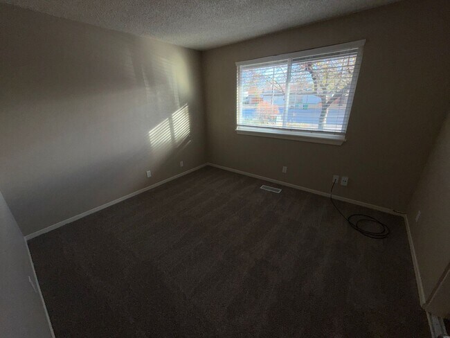 Building Photo - Upgrade Your Living: Spacious 4-Bedroom Ho...