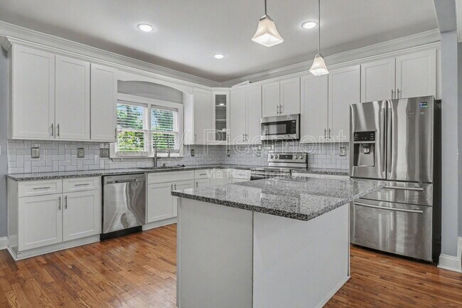 Building Photo - 1034 Hubbard St SW