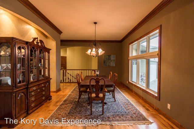 Building Photo - 2808 S Saint Charles Ln