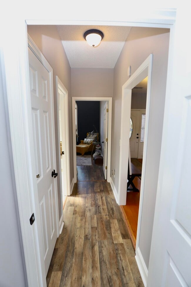 Building Photo - 1855 Beachforest Way