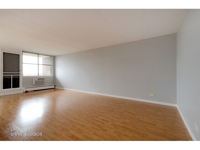 Building Photo - 225 S Rohlwing Rd