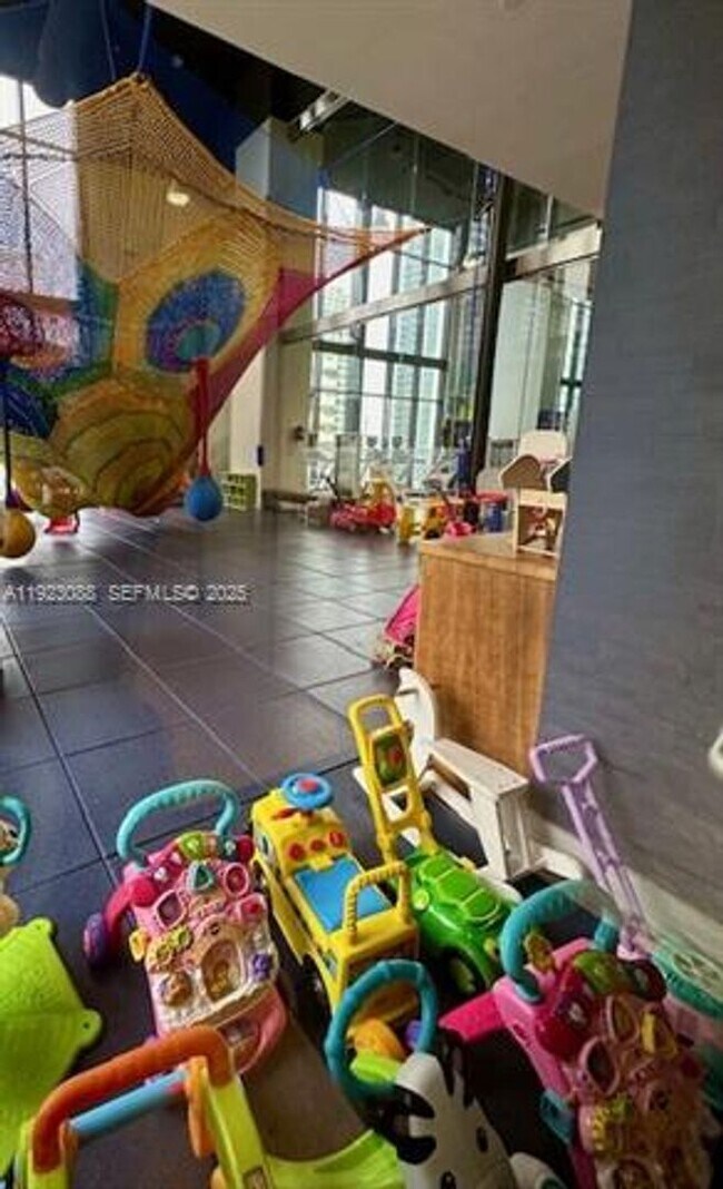 Building Photo - 1010 Brickell Ave