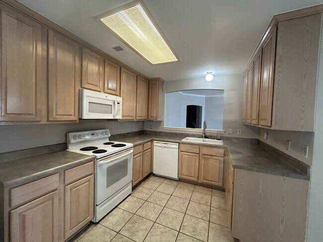 Building Photo - 3Bedroom/2Bath Home for Lease! Available Now!