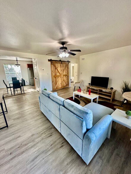 Building Photo - 602 Twin Oaks