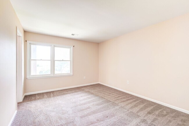 Building Photo - Beautiful 2-Bedroom 2-Bathroom Condo with Loft In The Heart of Germantown