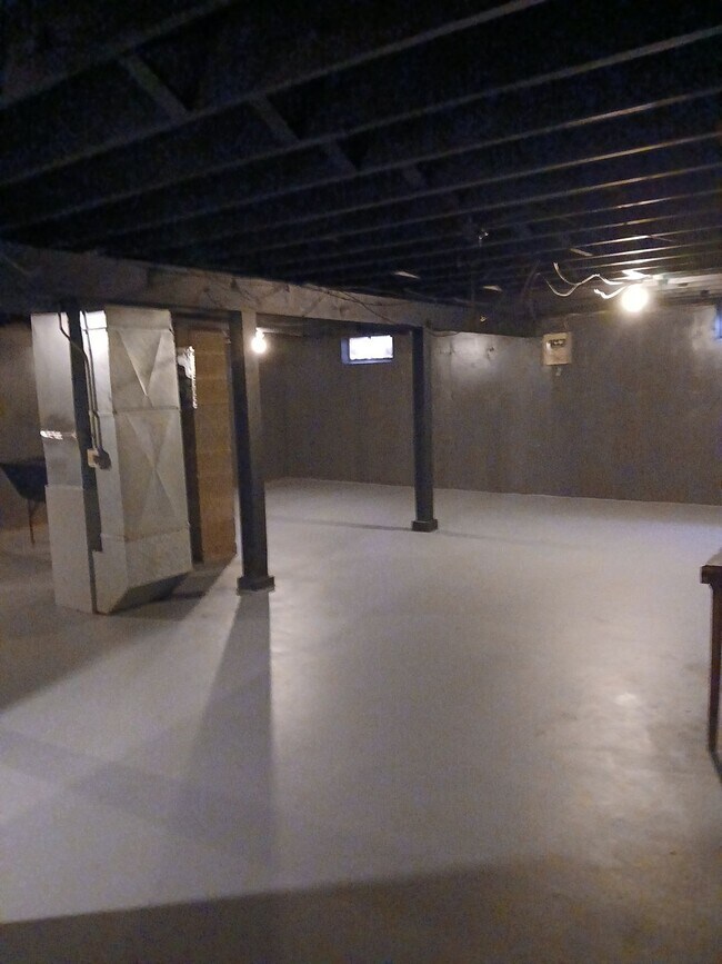 Building Photo - 1025 Irving Ave