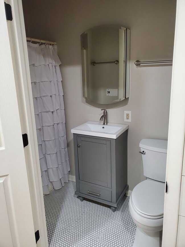 Building Photo - Updated with a lovely view of Lake St. George 3 bedroom / 3 bath