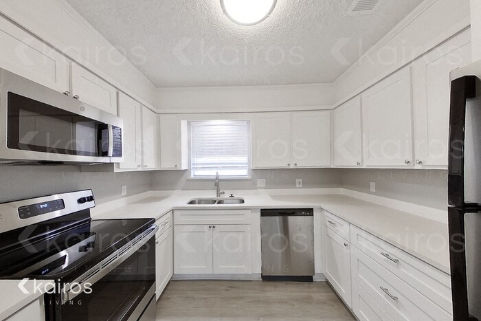 Building Photo - 7148 Misty Meadow Dr S