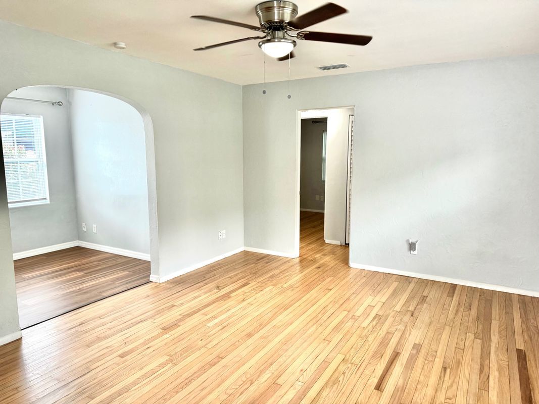 Building Photo - 115 N Hampton Ave