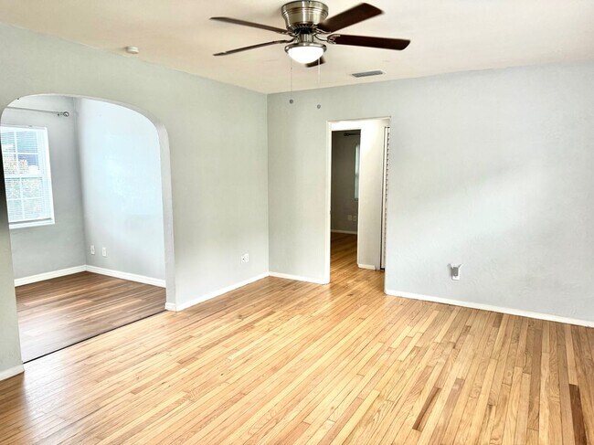Building Photo - 115 N Hampton Ave