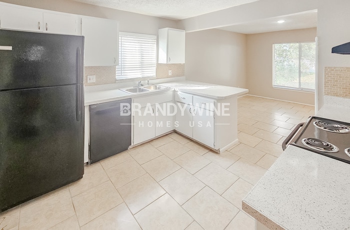 Building Photo - 28305 International Dr