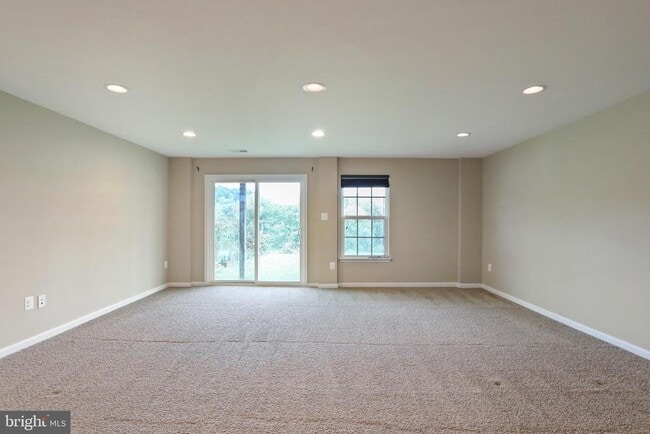 Building Photo - 85 Norwood Dr