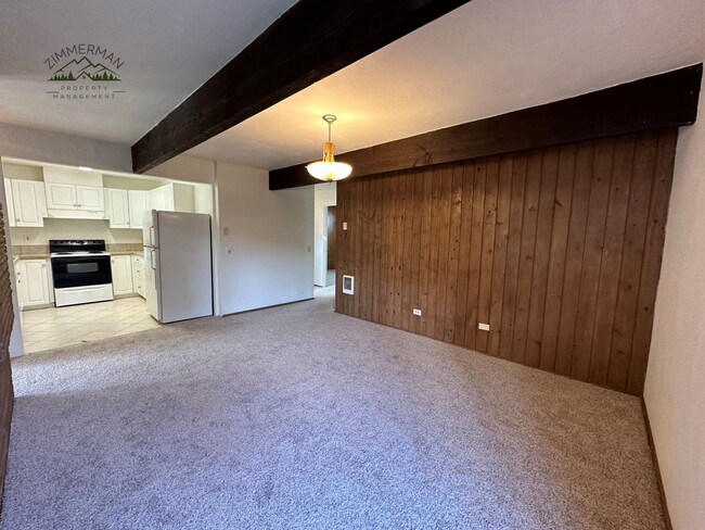 Building Photo - Mid-Century Modern 3-bedroom 2 bathrooms l...