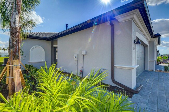 Building Photo - 16024 Sunny Day Dr