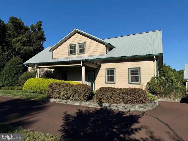 Building Photo - 922 Township Line Rd