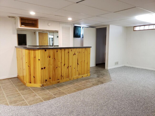 Building Photo - 1403