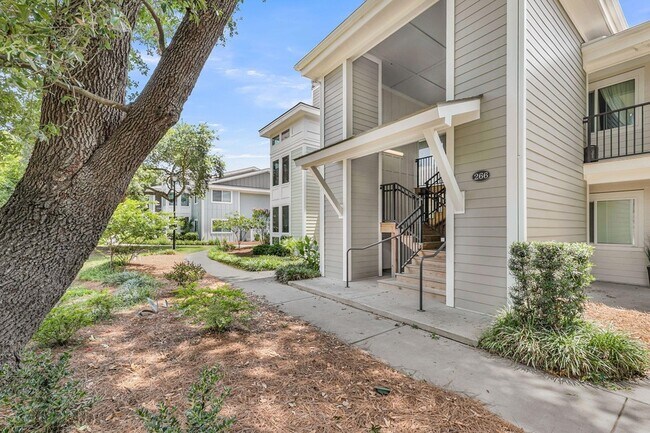 Building Photo - 266 Alexandra Dr