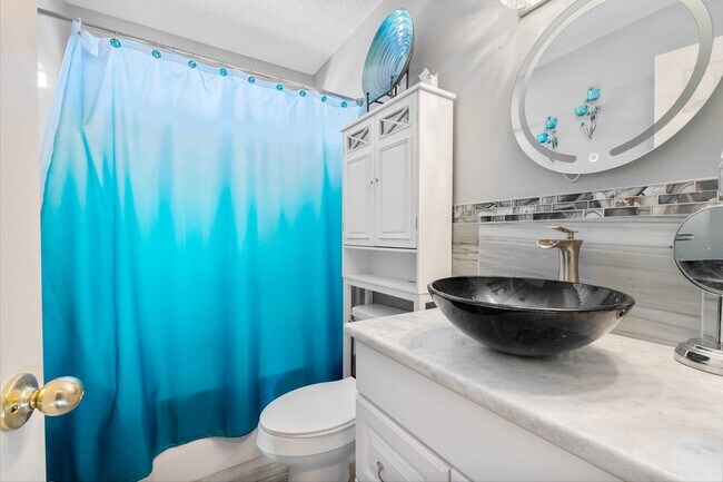 Building Photo - 7911 Pinefrost Ln