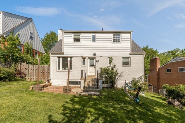 Building Photo - 3111 63rd Pl