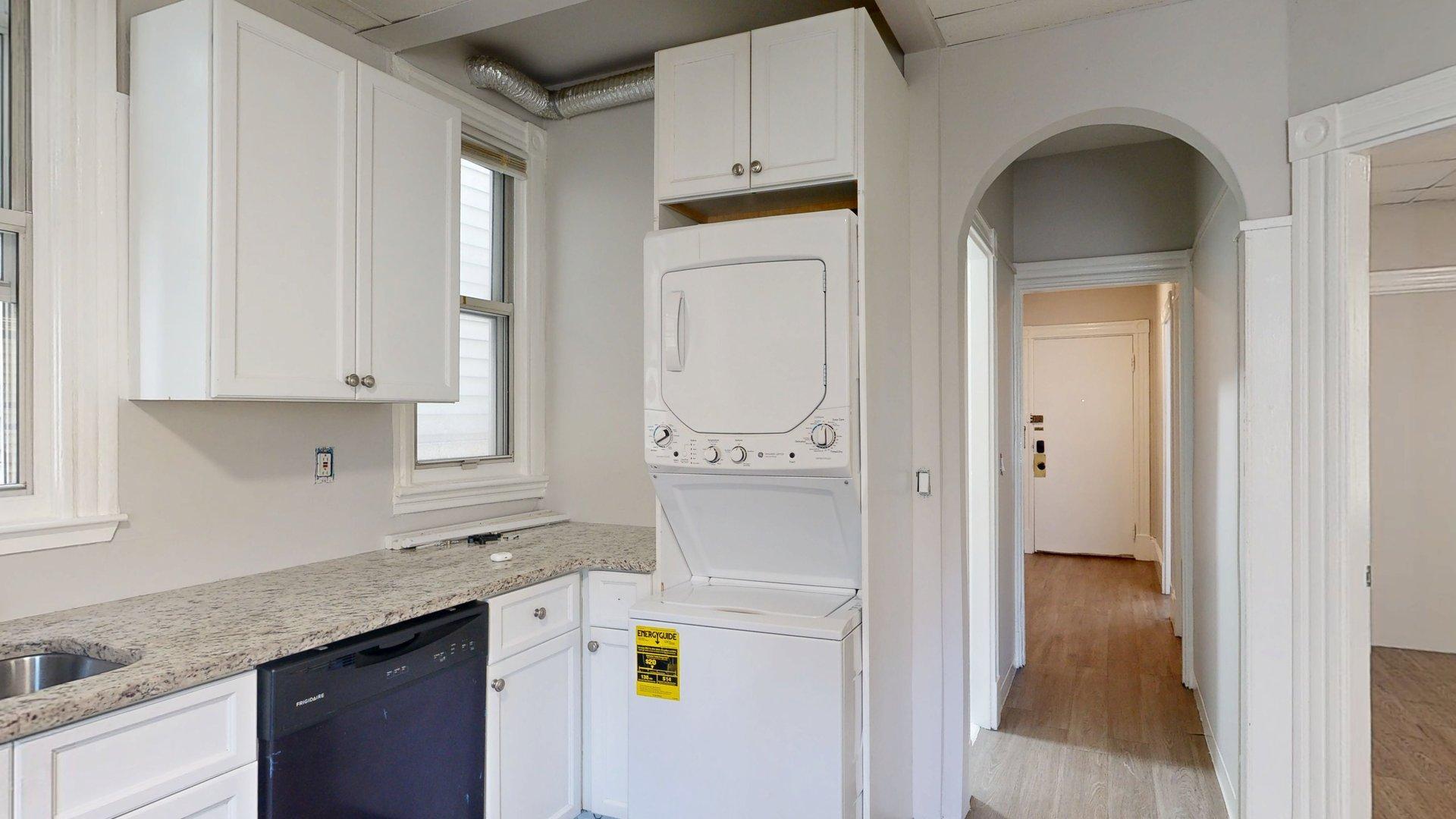 Building Photo - 346 Chelsea St
