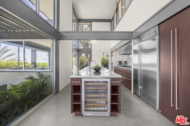 Building Photo - 9892 Beverly Grove Dr