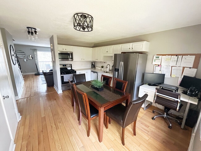 Building Photo - 322 Knapps Hwy