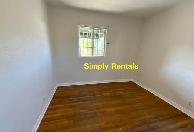 Building Photo - 208 University Blvd SE