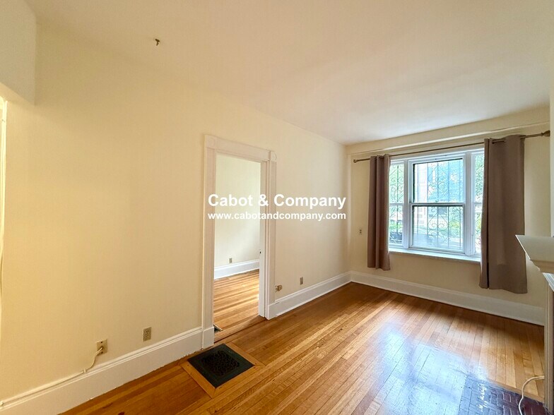 Building Photo - 186 Beacon St