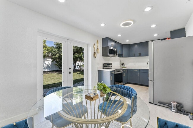 Building Photo - 2629 SW 6th Ct