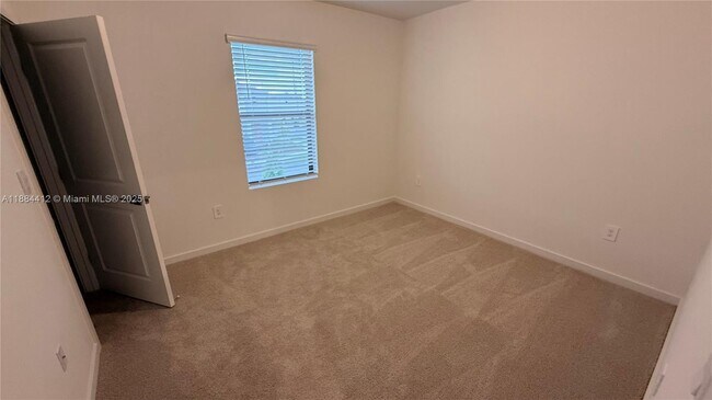 Building Photo - 1684 SE 7th Ct