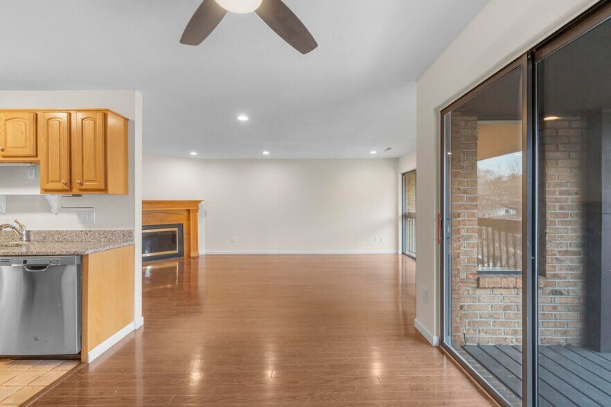 Building Photo - 25 2nd St