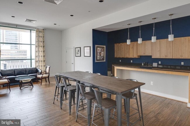 Building Photo - 414 Water St