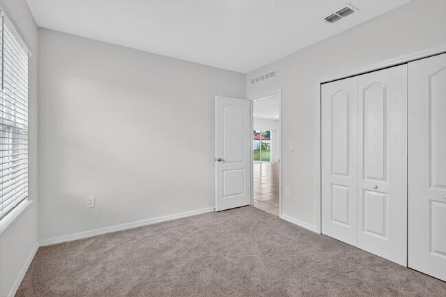 Building Photo - 657 NE Horizon Ln