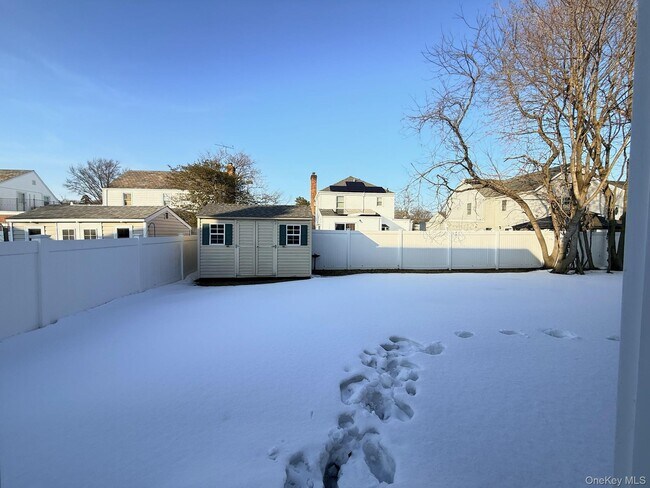 Building Photo - 201 Sydney Ave