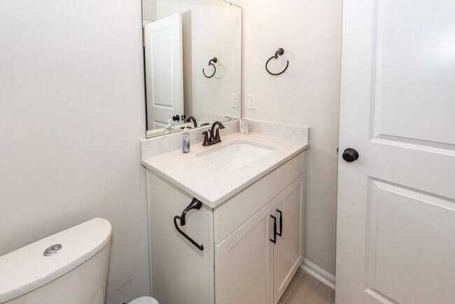 Building Photo - 4 Bedroom, 3.5 Bathroom Townhome in The Marshes at Cooper River - Charleston